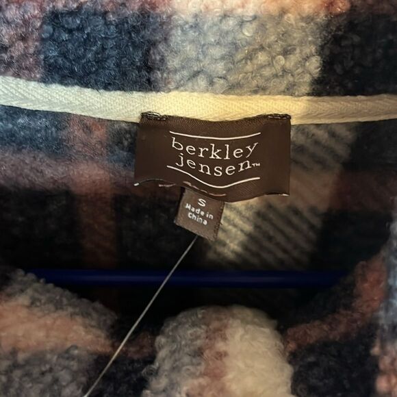 Berkeley Jensen half button collar,  plaid Sherpa. Multiple sizes. NWT. - Picture 8 of 11